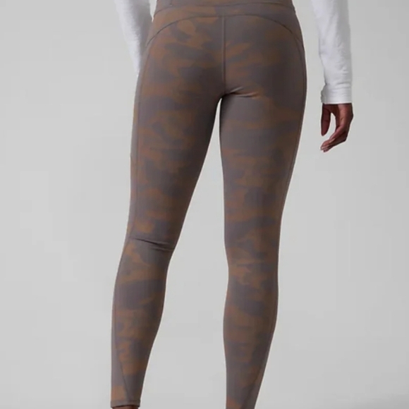 Athleta Rainier Reflective High Waist Athleasure Leggings Travel Outdoor Size 3X - Picture 3 of 8